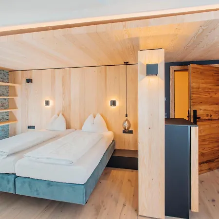 Theo By Interhome